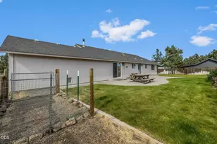 24893 Elk Ln, Bend, OR 97701 - Photo 26
