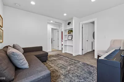 20488 Aberdeen, Bend, OR 97702 - Photo 30