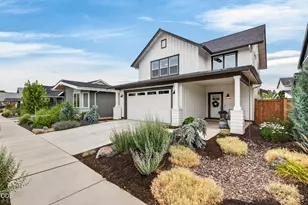 20488 Aberdeen, Bend, OR 97702 - Photo 2