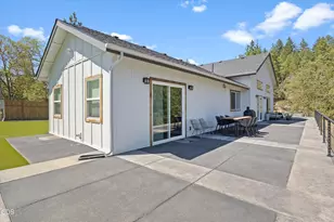 922 Palomino Dr, Grants Pass, OR 97526 - Photo 2