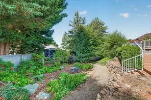 3460 Blue Blossom Dr, Medford, OR 97504 - Photo 42