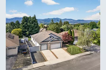 3460 Blue Blossom Drive, Medford, OR 97504 - Photo 4
