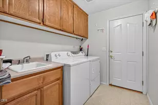 3460 Blue Blossom Dr, Medford, OR 97504 - Photo 32