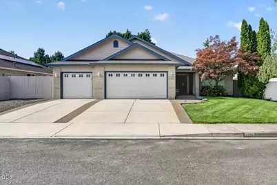 3460 Blue Blossom Drive, Medford, OR 97504 - Photo 2