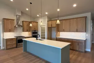 3366 Viewpoint Dr, Medford, OR 97504 - Photo 6