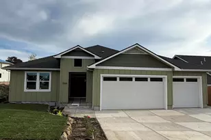 3366 Viewpoint Dr, Medford, OR 97504 - Photo 2