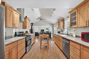 125 Hudspeth Ln, Shady Cove, OR 97539 - Photo 10