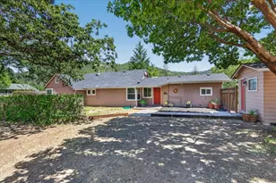 125 Hudspeth Ln, Shady Cove, OR 97539 - Photo 2