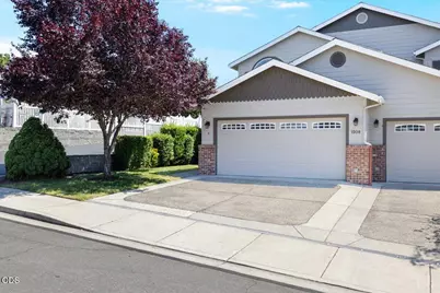 1508 Hollyhock Drive #A, Medford, OR 97504 - Photo 2