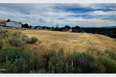 866 Westview Drive, Klamath Falls, OR 97603 - Photo 2