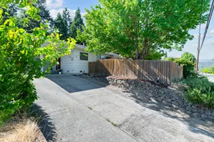 1234 NW Highland Ave, Grants Pass, OR 97526 - Photo 1