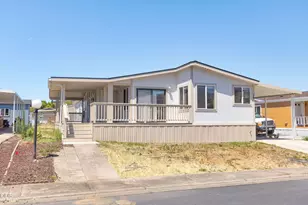 4729 S Pacific Hwy, Phoenix, OR 97535 - Photo 2