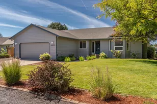 20725 Lyra Dr, Bend, OR 97703 - Photo 2