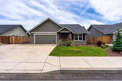 432 NE Oak Avenue, Redmond, OR 97756 - Photo 1
