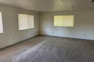 2145 NW Heidi Ln, Grants Pass, OR 97526 - Photo 2