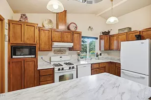 243 Castle Creek Rd, Grants Pass, OR 97526 - Photo 12