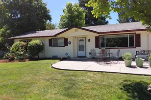 1429 NE Meier Dr, Grants Pass, OR 97526 - Photo 1