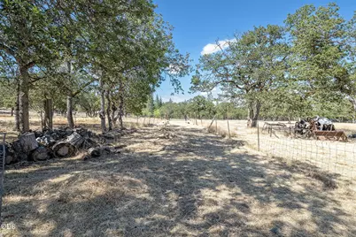 222 Crescent Drive, Eagle Point, OR 97524 - Photo 30