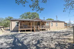 222 Crescent Dr, Eagle Point, OR 97524 - Photo 1