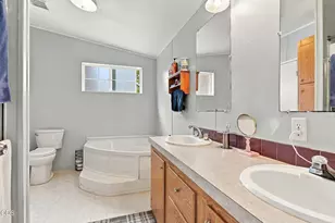 222 Crescent Dr, Eagle Point, OR 97524 - Photo 16