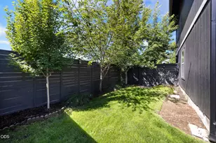 654 NE Providence Dr, Bend, OR 97701 - Photo 34