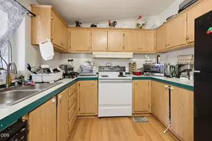 633 E Archwood Dr, Eagle Point, OR 97524 - Photo 12