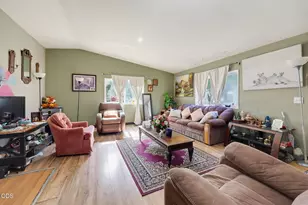 633 E Archwood Dr, Eagle Point, OR 97524 - Photo 8