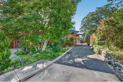 738 Fairway Court, Ashland, OR 97520 - Photo 4