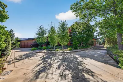 738 Fairway Court, Ashland, OR 97520 - Photo 2
