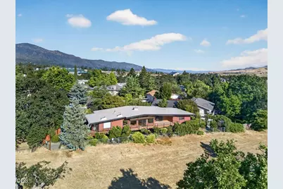 738 Fairway Court, Ashland, OR 97520 - Photo 1