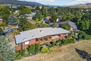 738 Fairway Ct, Ashland, OR 97520 - Photo 42