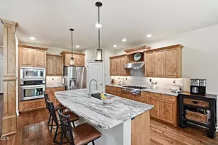 61156 SE Sydney Harbor Dr, Bend, OR 97702 - Photo 8