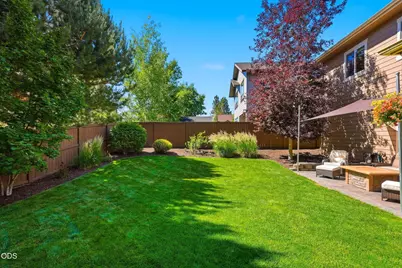 61156 SE Sydney Harbor Drive, Bend, OR 97702 - Photo 44