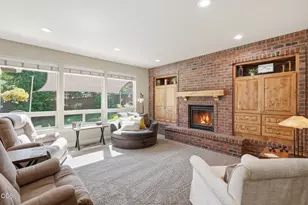 61156 SE Sydney Harbor Dr, Bend, OR 97702 - Photo 4