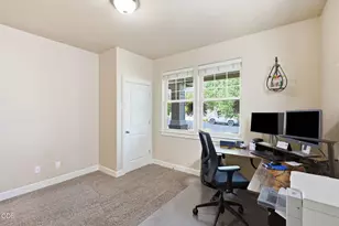 61156 SE Sydney Harbor Dr, Bend, OR 97702 - Photo 18