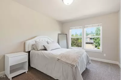 61156 SE Sydney Harbor Drive, Bend, OR 97702 - Photo 34