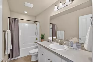 20540 Gloucester Ln, Bend, OR 97701 - Photo 26