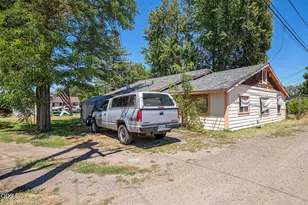 825 W 13th St, Medford, OR 97501 - Photo 22