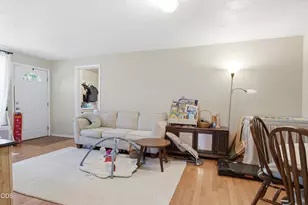 825 W 13th St, Medford, OR 97501 - Photo 8