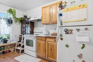 825 W 13th St, Medford, OR 97501 - Photo 12