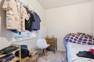 825 W 13th St, Medford, OR 97501 - Photo 6