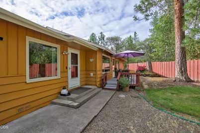 5164 Glen Echo Way, Central Point, OR 97502 - Photo 2