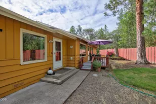 5164 Glen Echo Wy, Central Point, OR 97502 - Photo 2