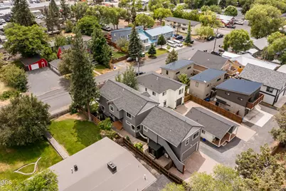454 NE Burnside Avenue, Bend, OR 97701 - Photo 56