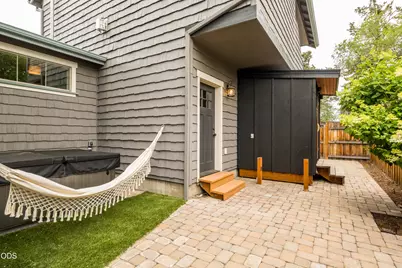 454 NE Burnside Avenue, Bend, OR 97701 - Photo 38