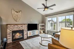 454 NE Burnside Ave, Bend, OR 97701 - Photo 48
