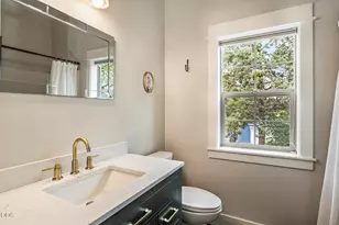454 NE Burnside Ave, Bend, OR 97701 - Photo 52