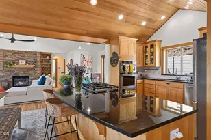 577 NW Greyhawk Ave, Bend, OR 97703 - Photo 24