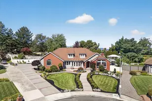 2430 Quail Run Dr, Medford, OR 97504 - Photo 2