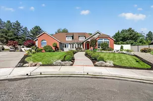 2430 Quail Run Dr, Medford, OR 97504 - Photo 2